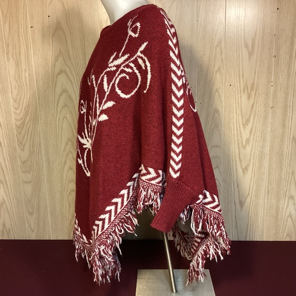 Women’s Poncho Jon & Anna red and white with fringe - Picture 9 of 11